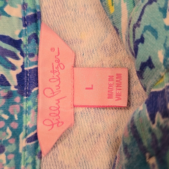 LILLY PULITZER CAPTAIN POPOVER IN " TORTUGA TIME PRINT" UPF 50+. SIZE LARGE. - Picture 3 of 10